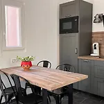 Casa vacanze Maisonnette Indépendante Avec Jardin/patio Nîmes