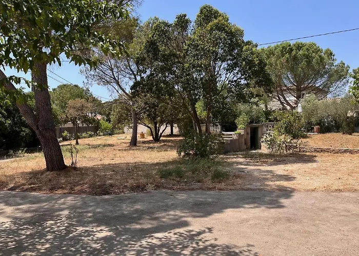 Maisonnette Indépendante Avec Jardin/patio Hébergement de vacances Nîmes