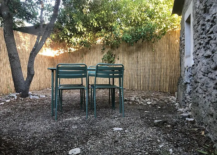Maisonnette Indépendante Avec Jardin/patio Hébergement de vacances *